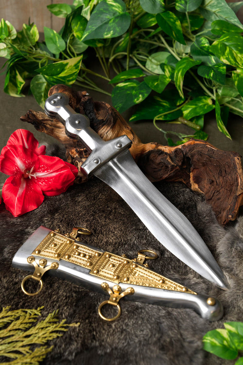 Pugio 1:a århundradet, typ 1, halvskarp