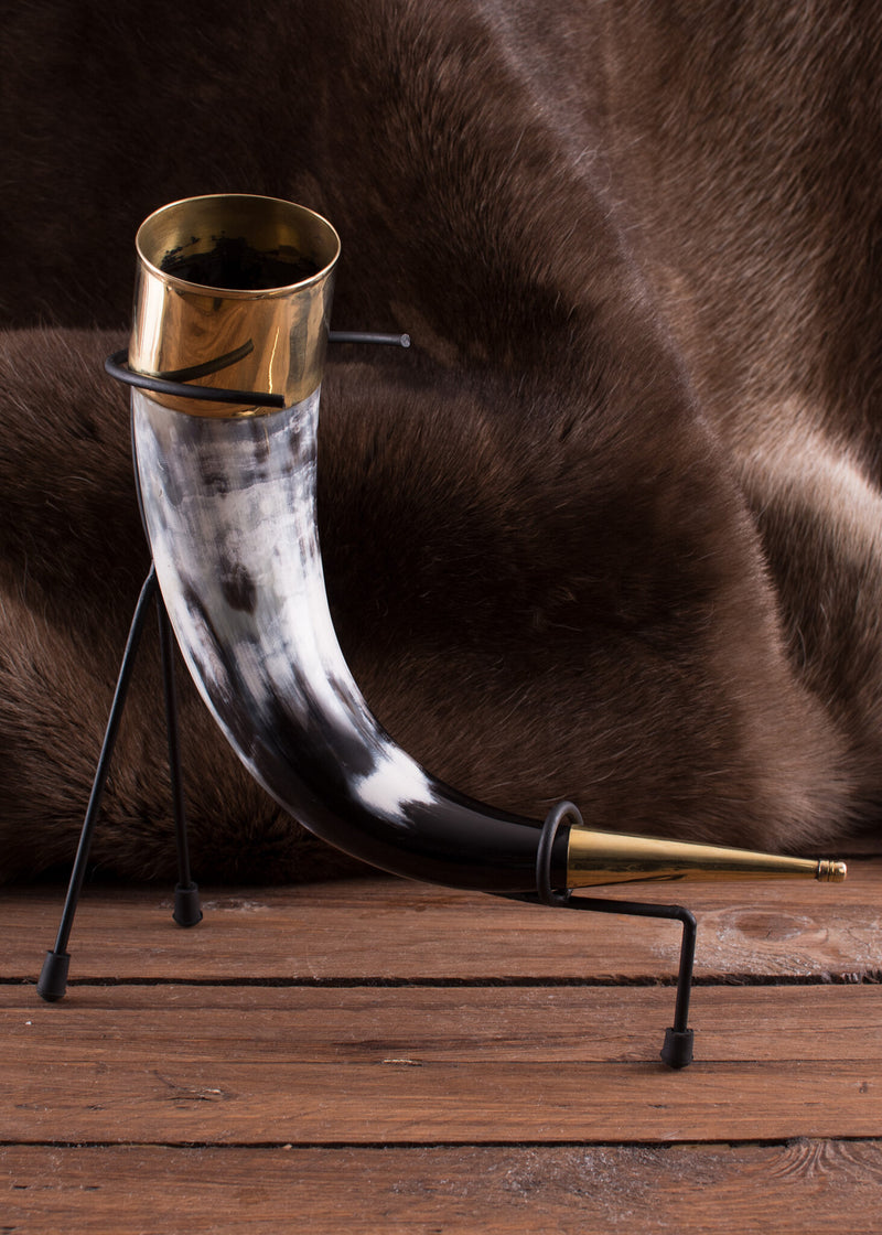 Zdobiony róg do picia ze stojakiem, 200–300 ml