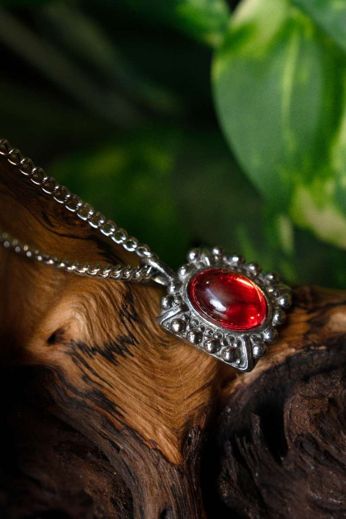 Tudor necklace Elizabeth, red gemstone, silvered bronze