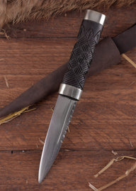 Black sgian dubh, semi-sharp