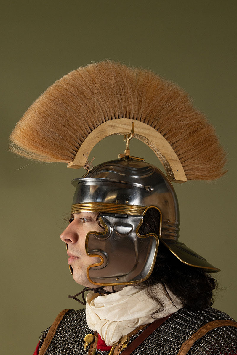Roman helmet crest, red, metal base