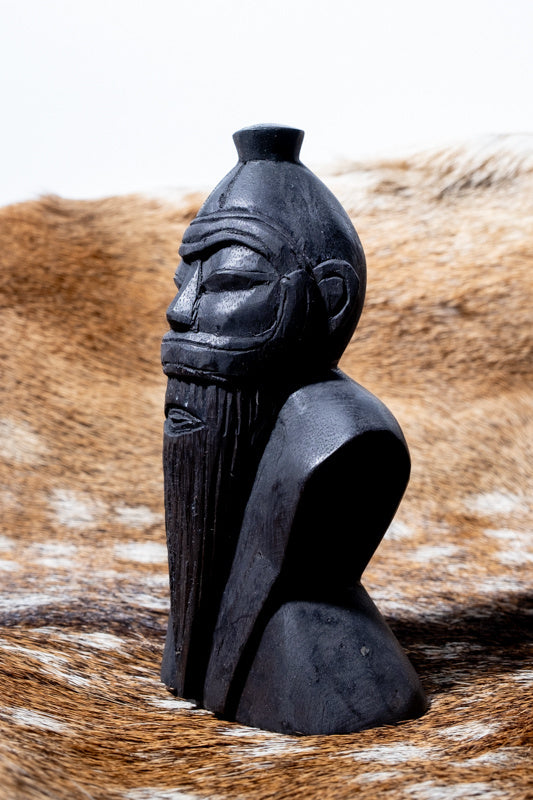 Intaglio in legno del dio vichingo Freyr, nero