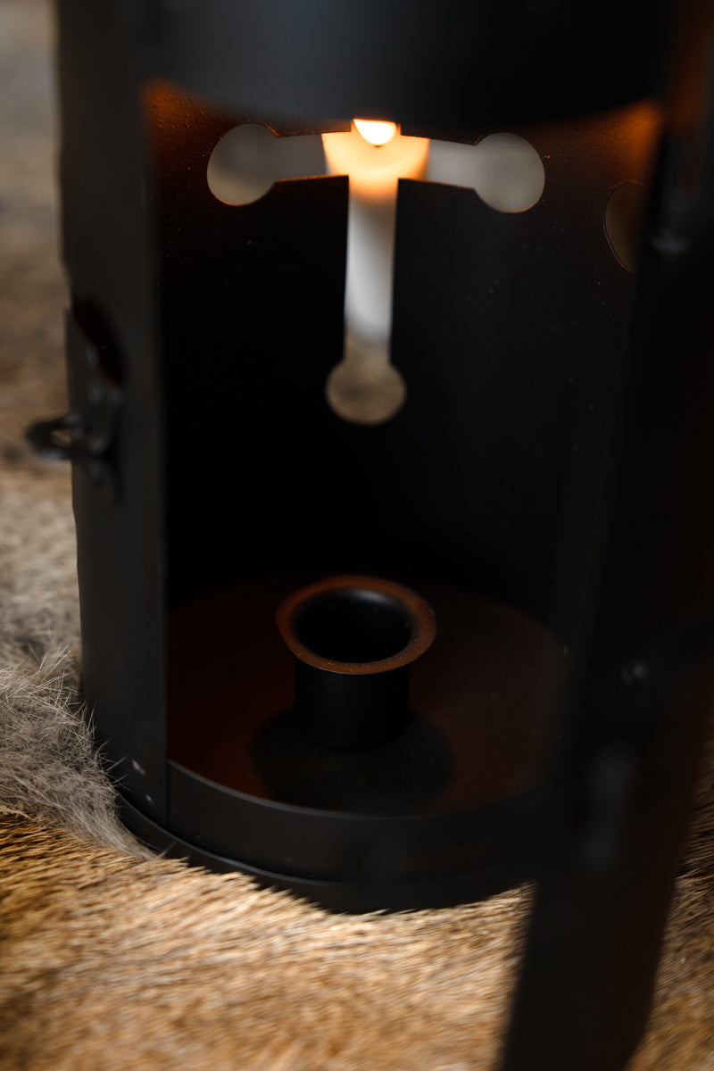 Lantern with cross opening