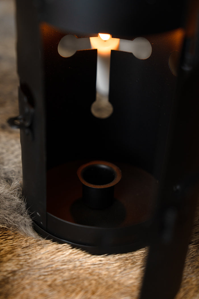 Lantern with cross opening