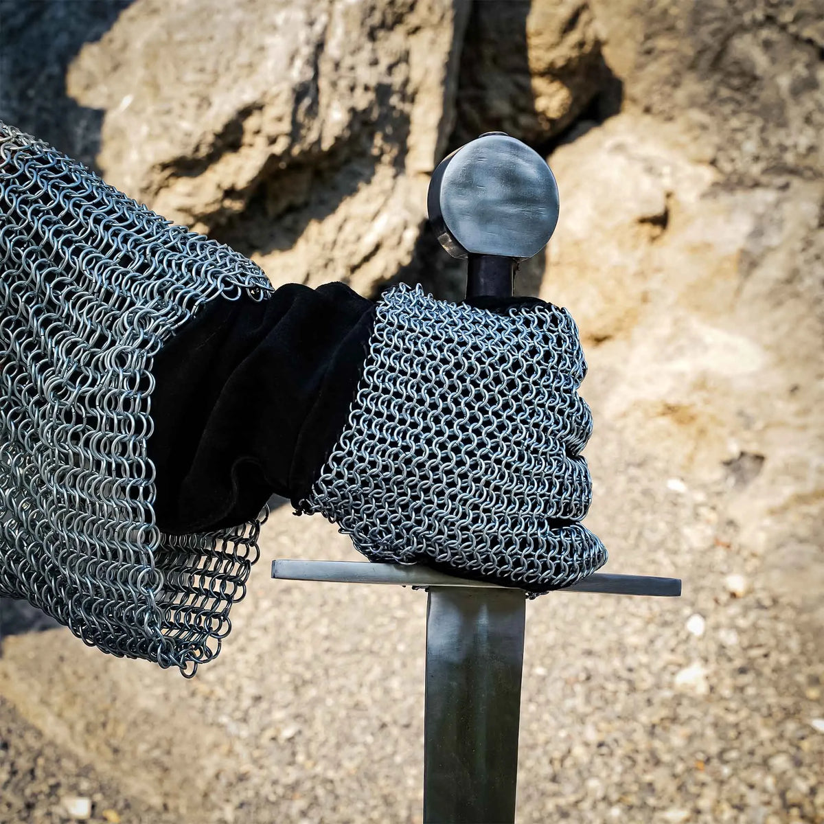 Chain mail gloves, unriveted round rings