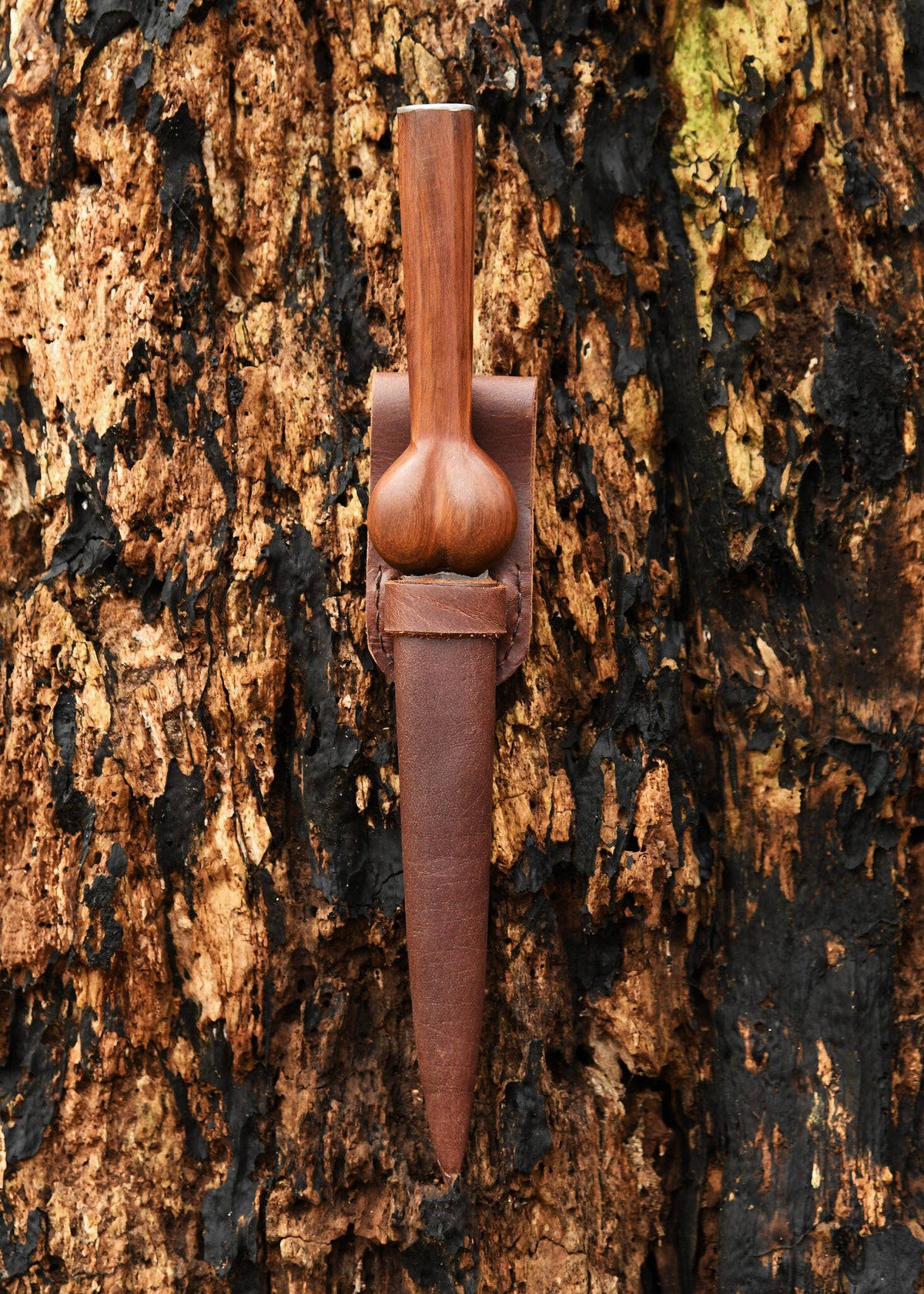 Bollock dagger, semi-sharp