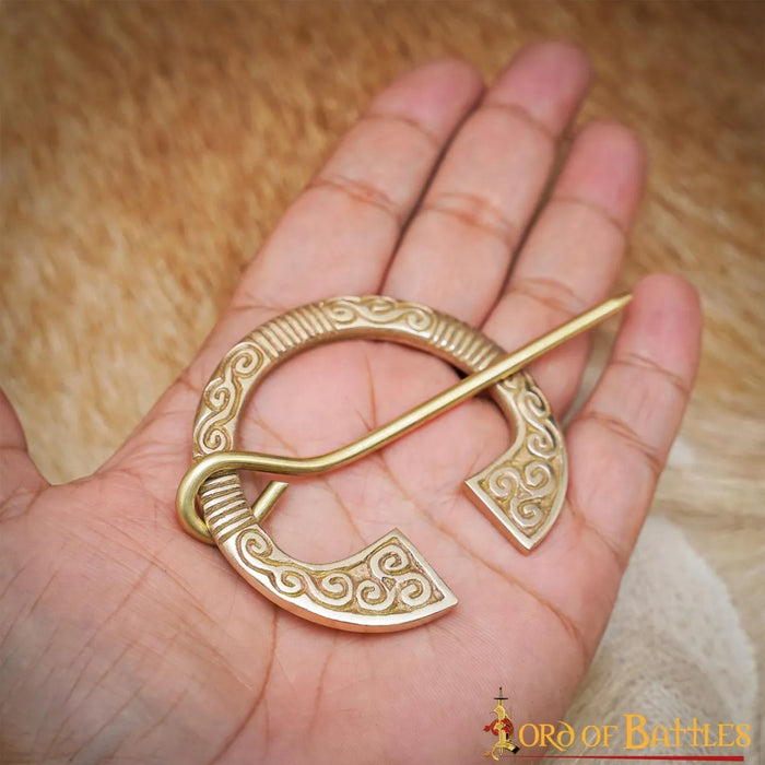 Celtic horseshoe fibula, brass