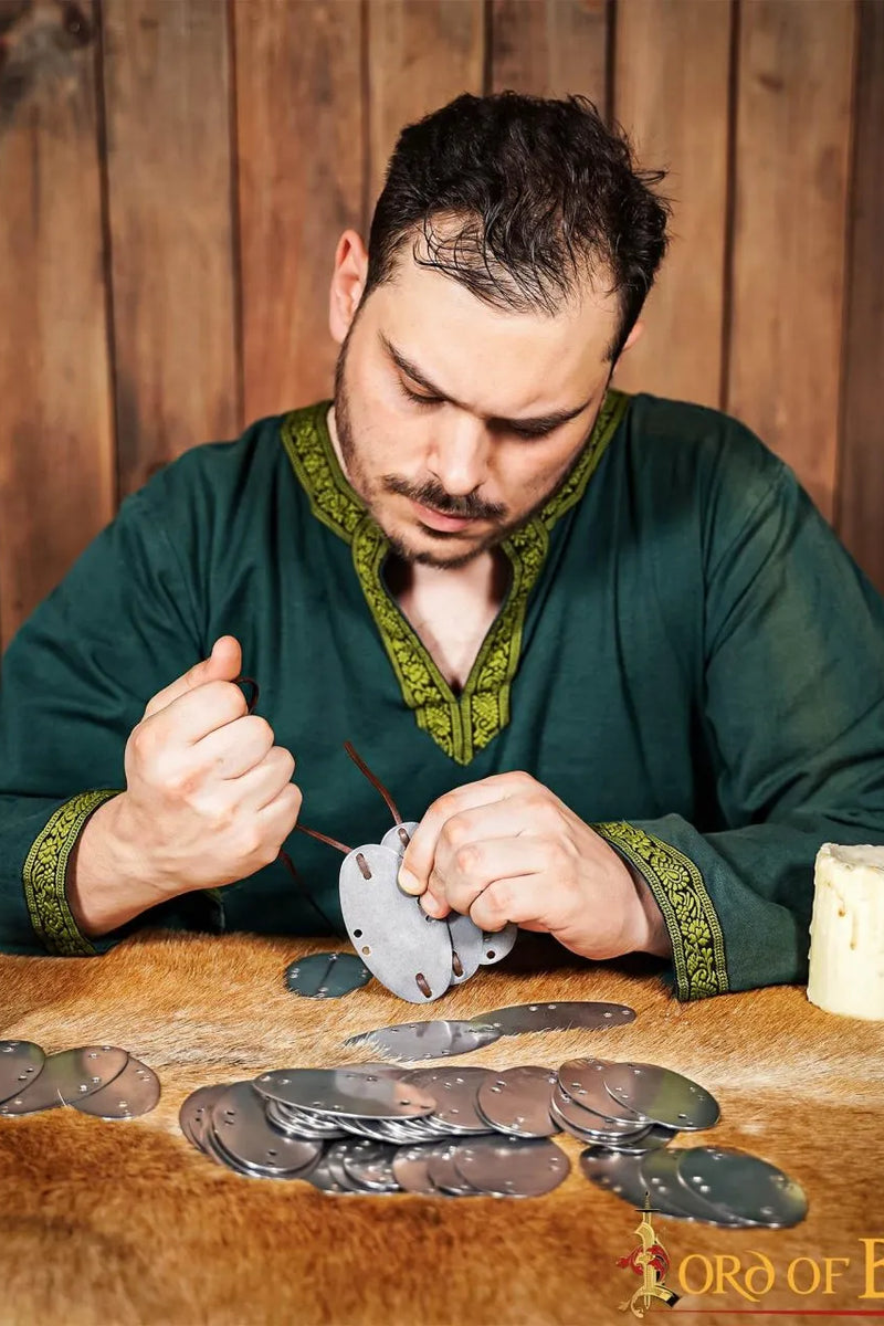 Armadura de escamas altomedieval, redonda