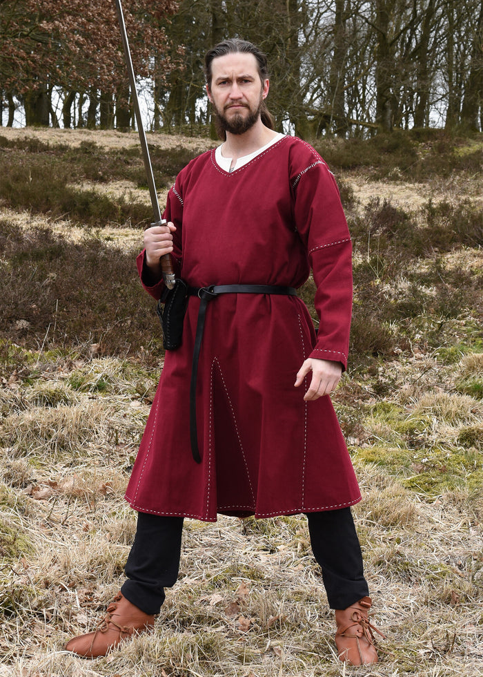 Medieval tunic Kragelund hand-stitched finish, bordeaux red