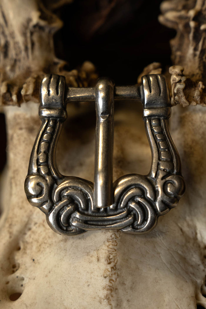 Viking buckle gripping hands, zamak