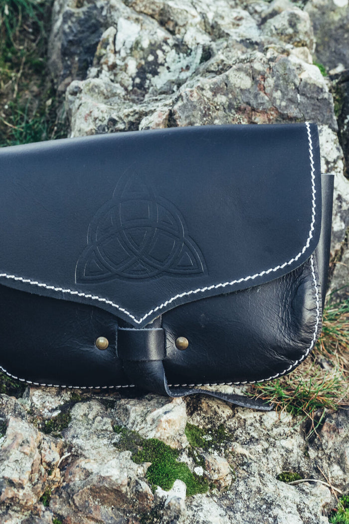 Celtic bag triquetra, black