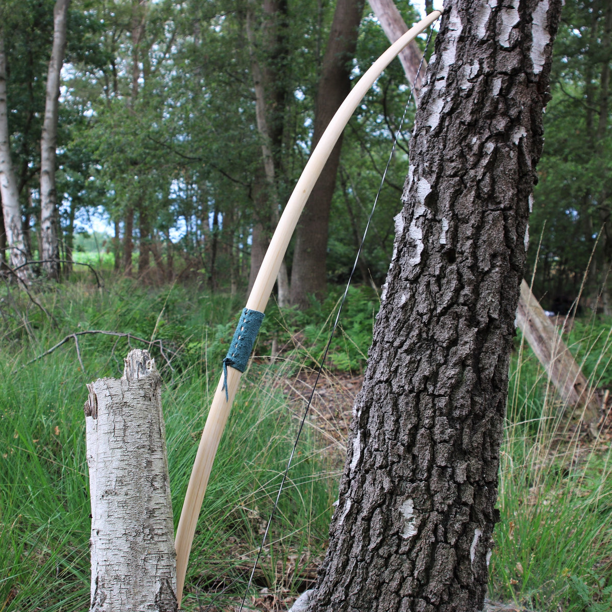Marksman bow 70" (178 cm) light brown, 40 lbs