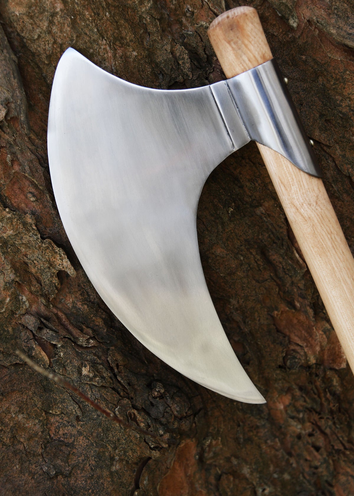 Gothic bearded axe with long beard, semi-sharp