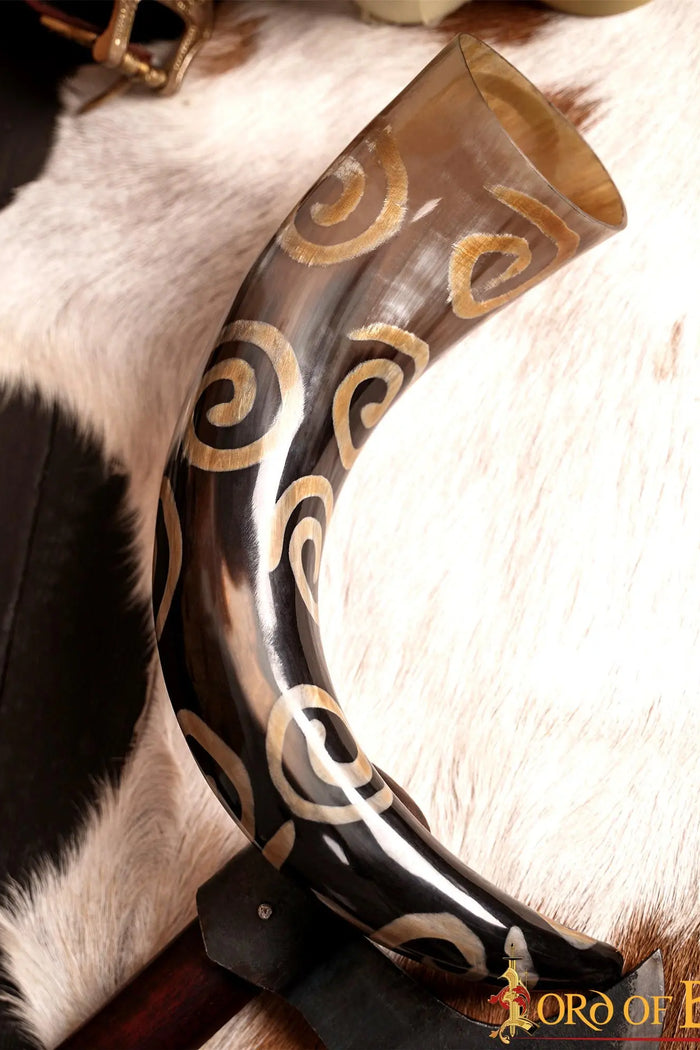 Prehistoric drinking horn with spiral motifs, 300-500 ml