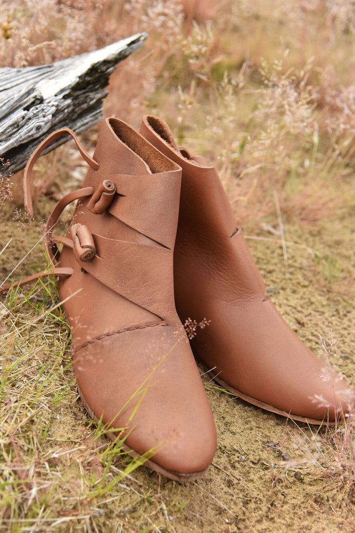 Viking shoes Jorvik with nails, light brown