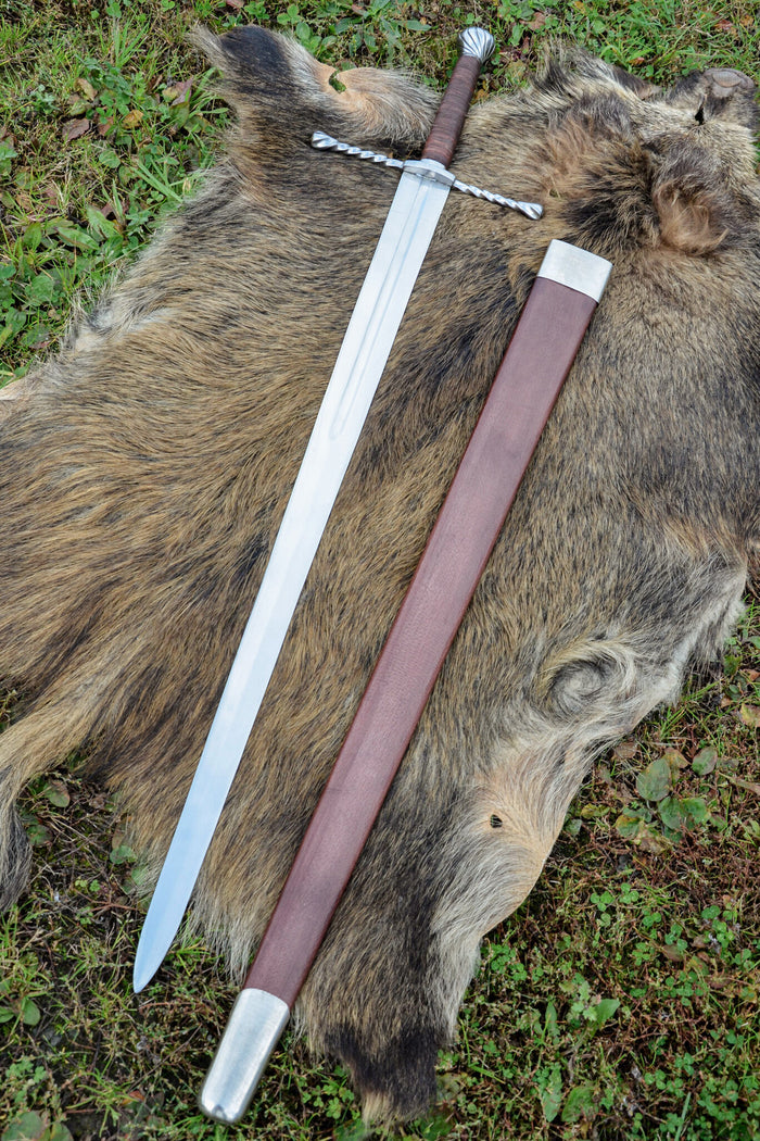 Hand-and-a-half sword Oakeshott type XVa, semi-sharp