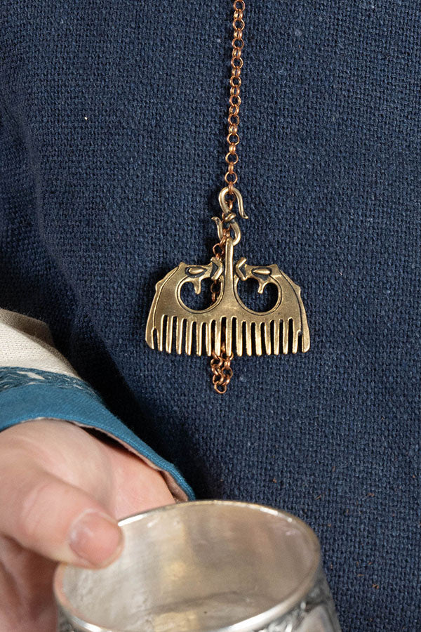 Viking comb, Ringerike style, bronze