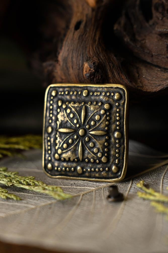 Belt fittings flower (set of 5), 16th century, bronze