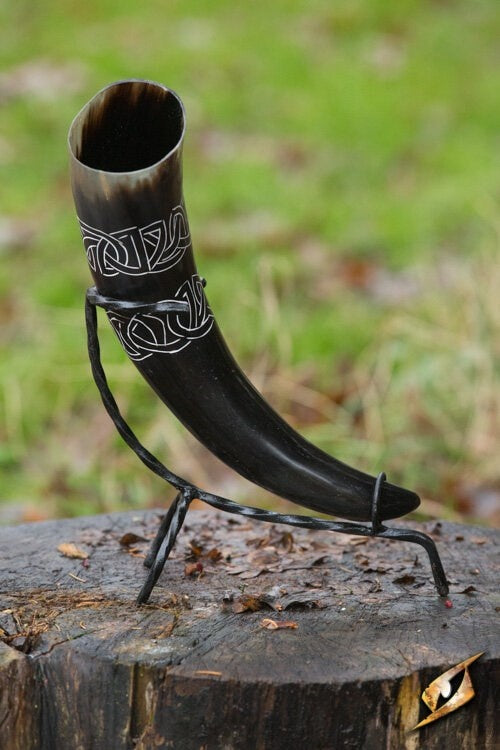 Drinking horn Tara, dark, 500–650 ml