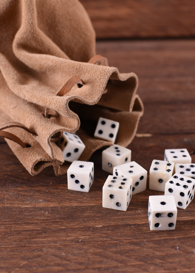 Historiska tärningar, set om 3