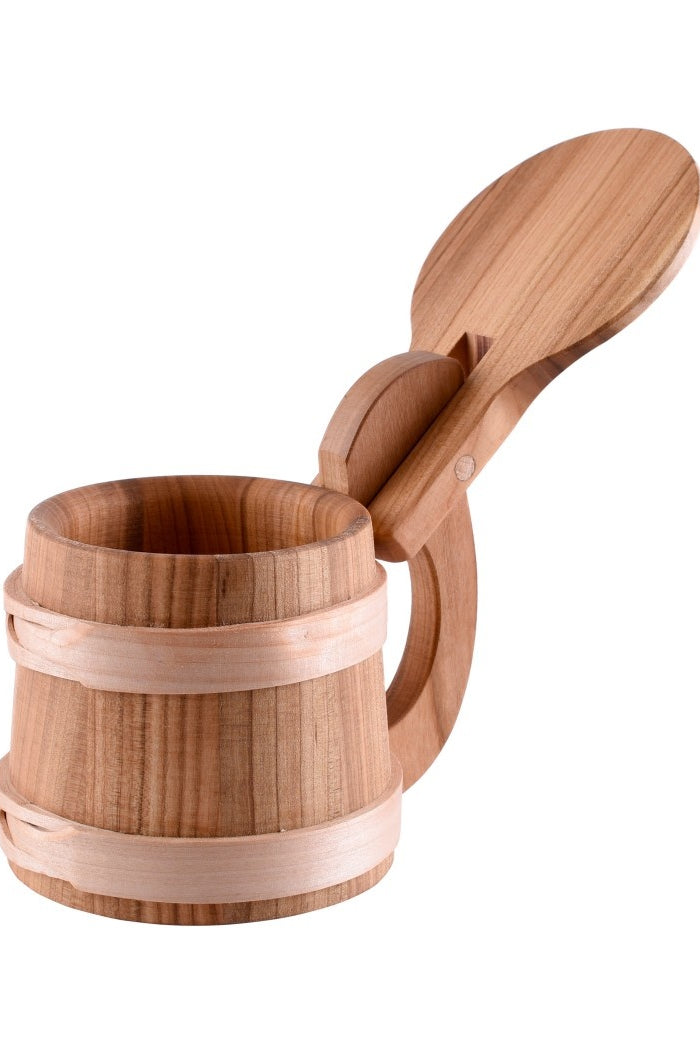 Wooden tankard with lid