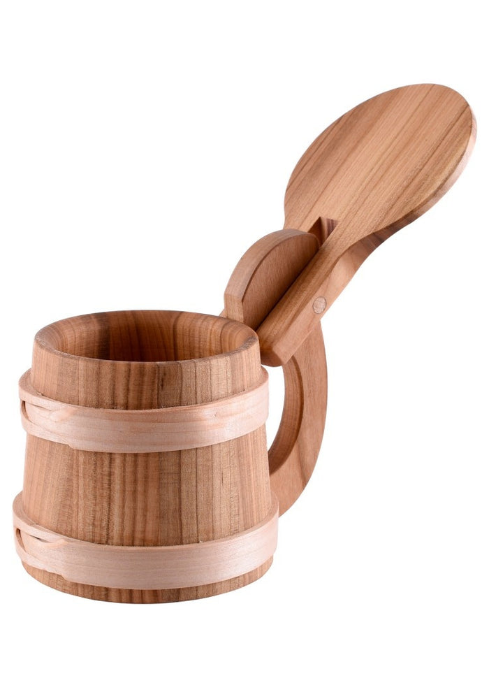 Wooden tankard with lid