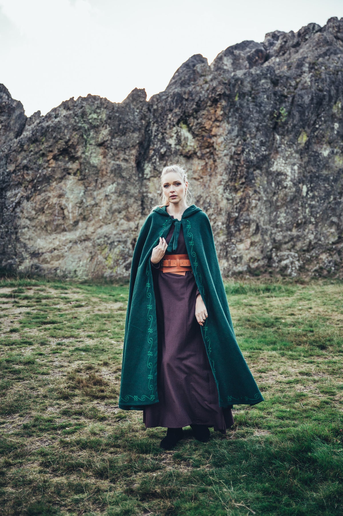 Embroidered cloak Damia, green, wool mix