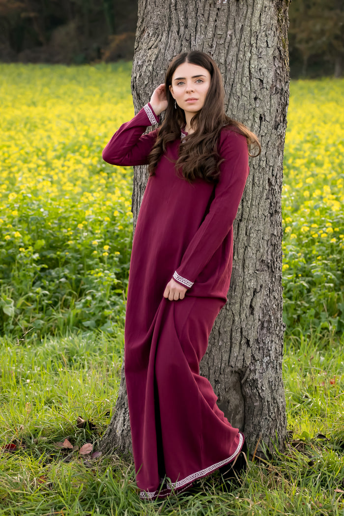 Early medieval dress Aelswith, red