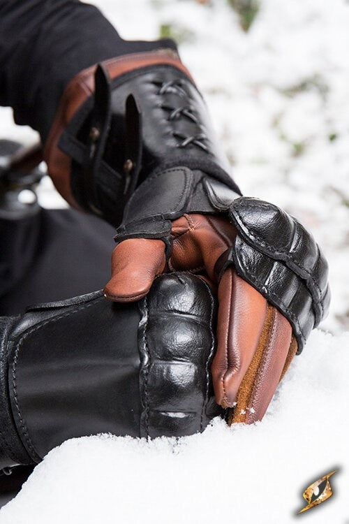 Leather gauntlet, Left Hand