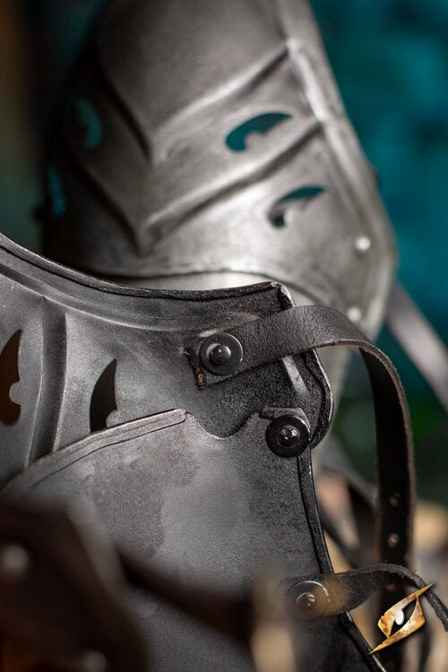 Dark Elven Eventide greaves, 1 mm