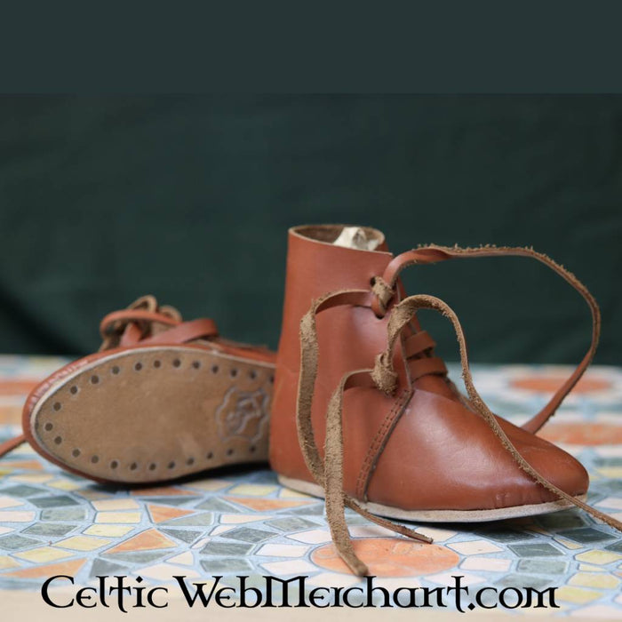 Children's shoes, 15th century, brown