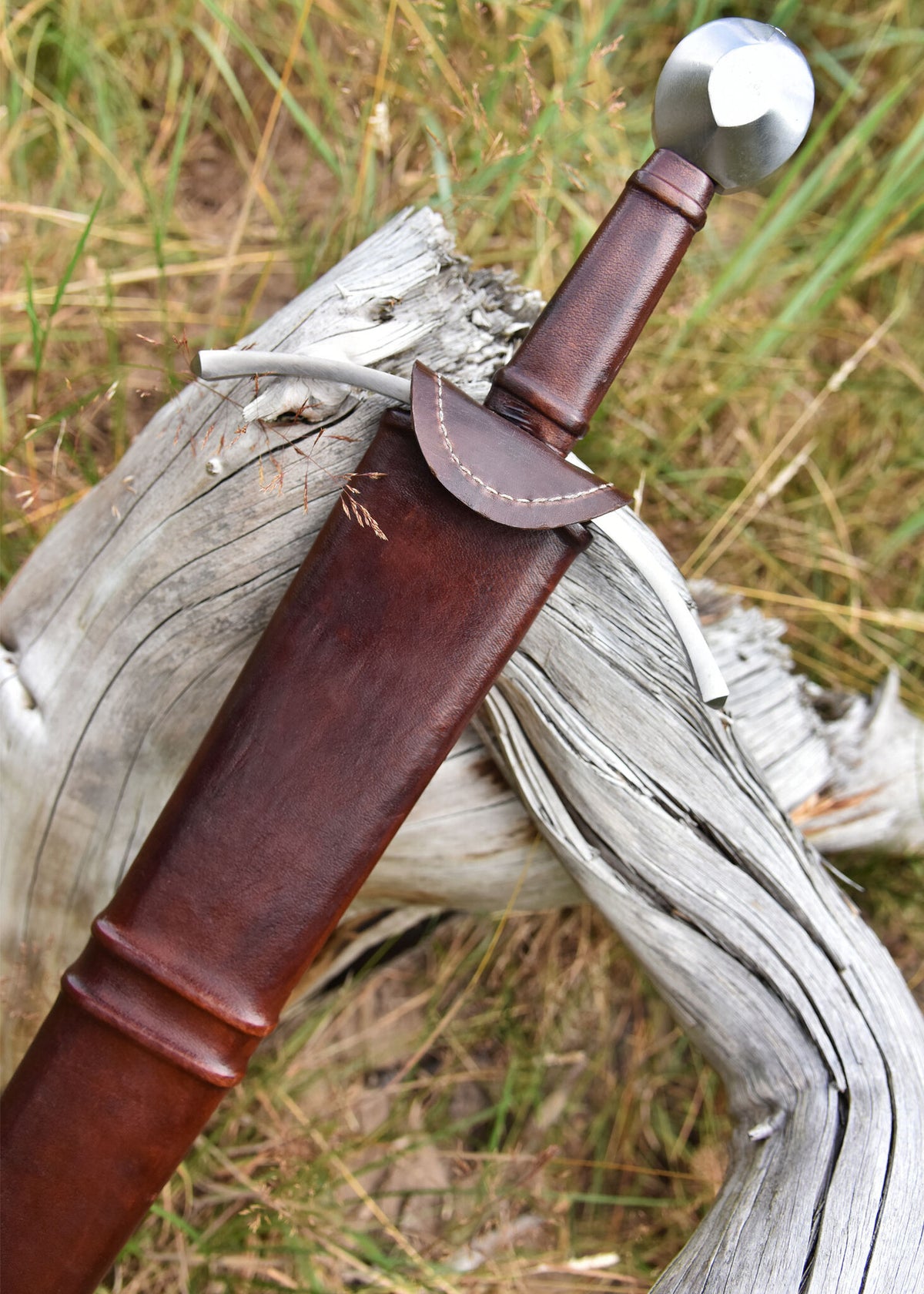 Toto knight sword with scabbard, 13th/14th century, semi-sharp