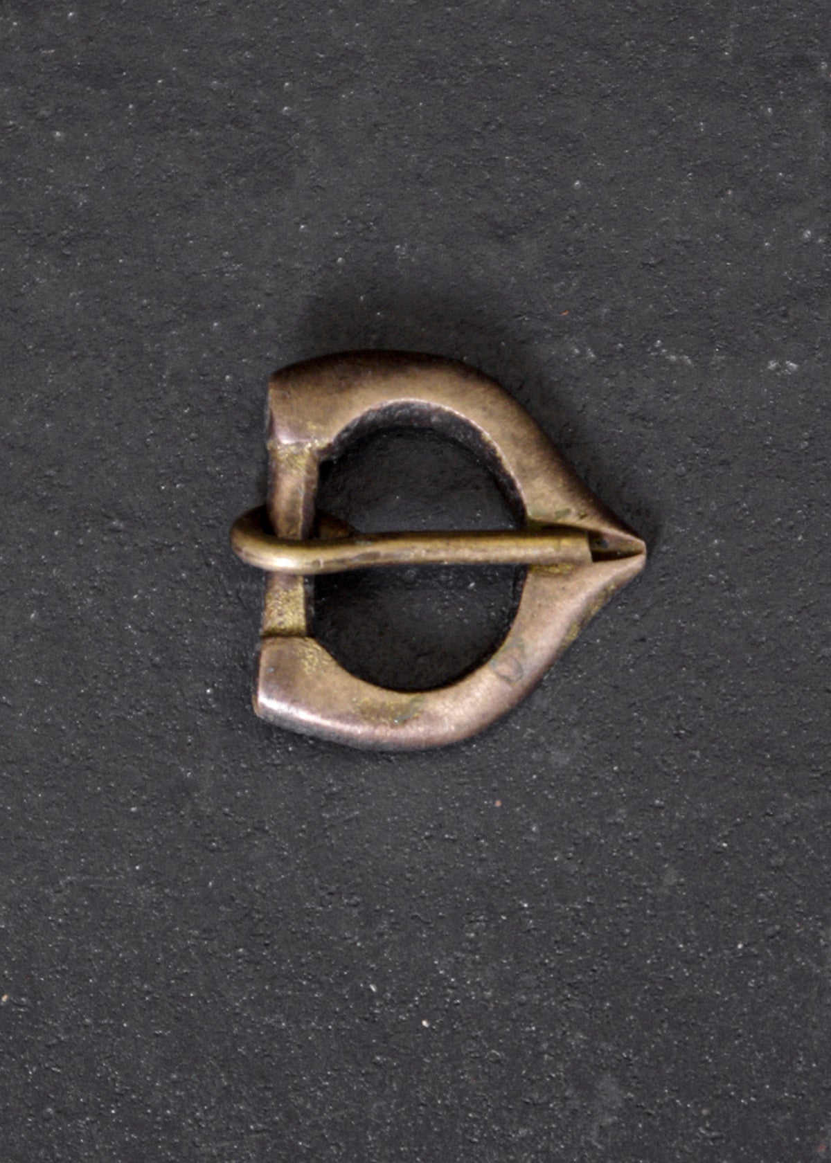 Single buckle