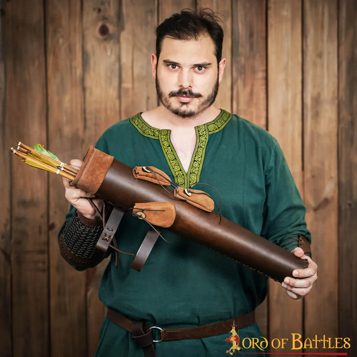 Quiver with pouches