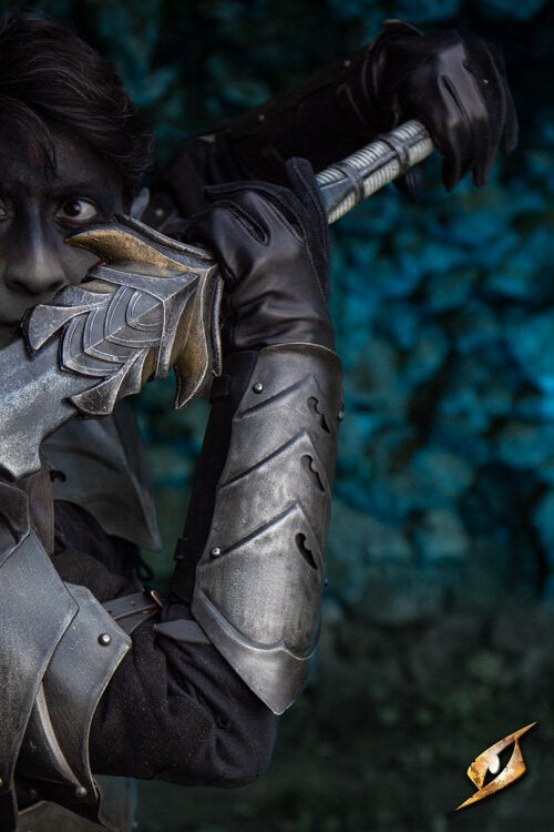 Dark elven Eventide vambraces