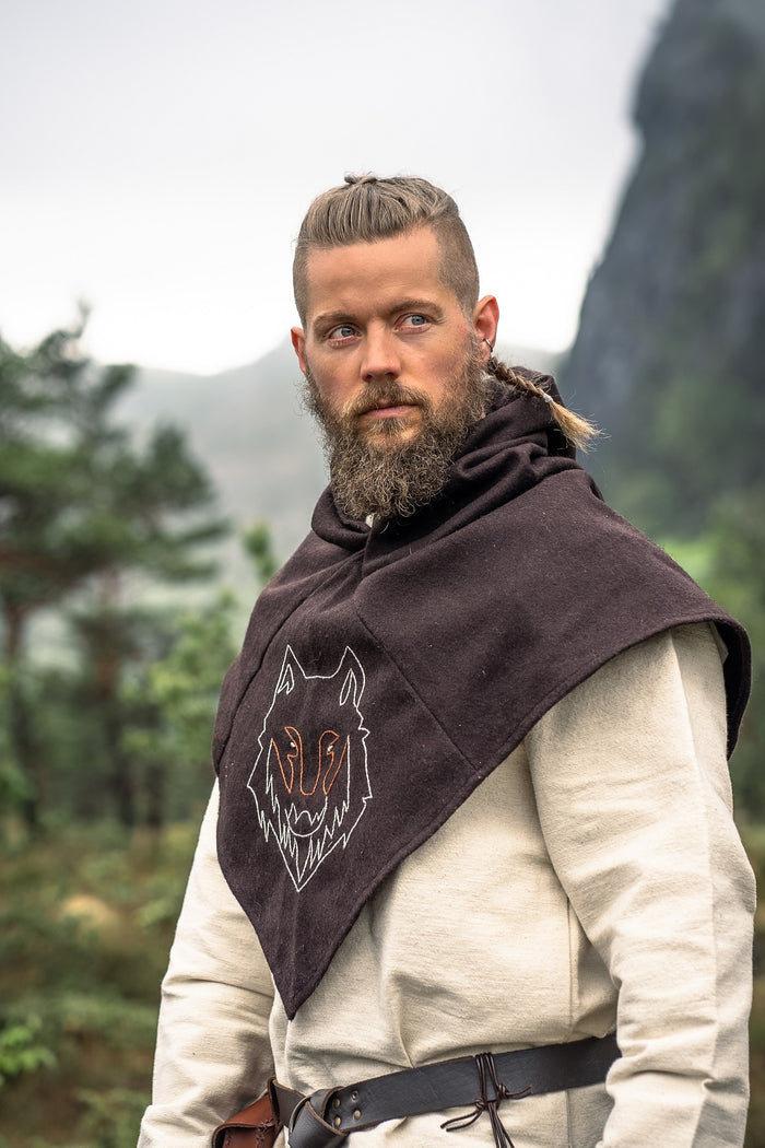 Skjoldehamm hood Halfdan with wolf, brown, wool mix