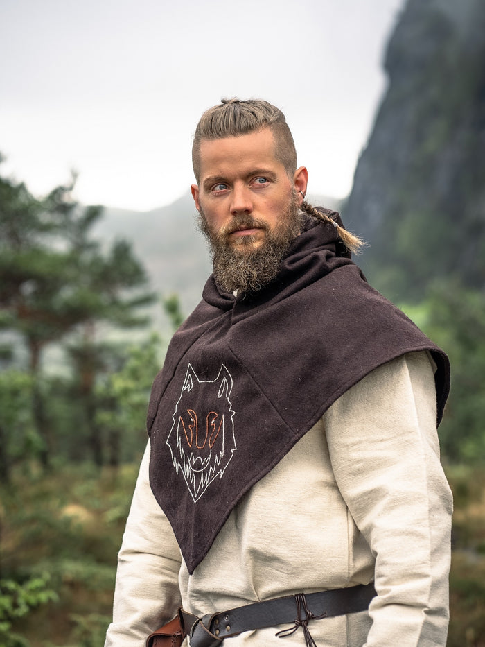 Skjoldehamm hood Halfdan with wolf, brown, wool mix