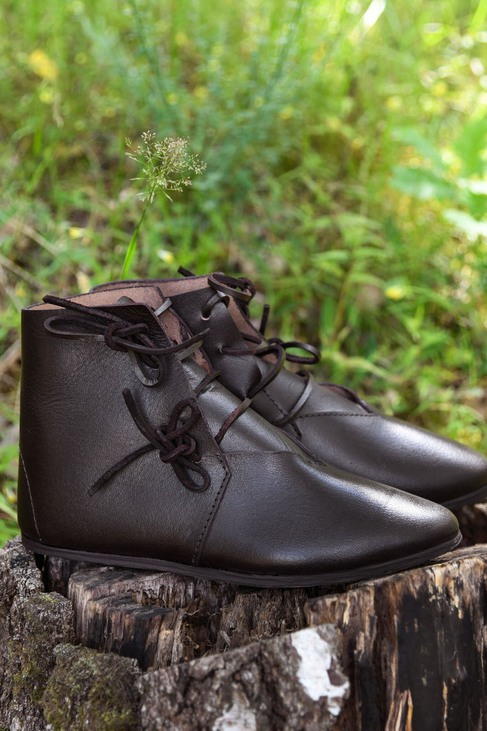 Ankle boots, 15th century, brown