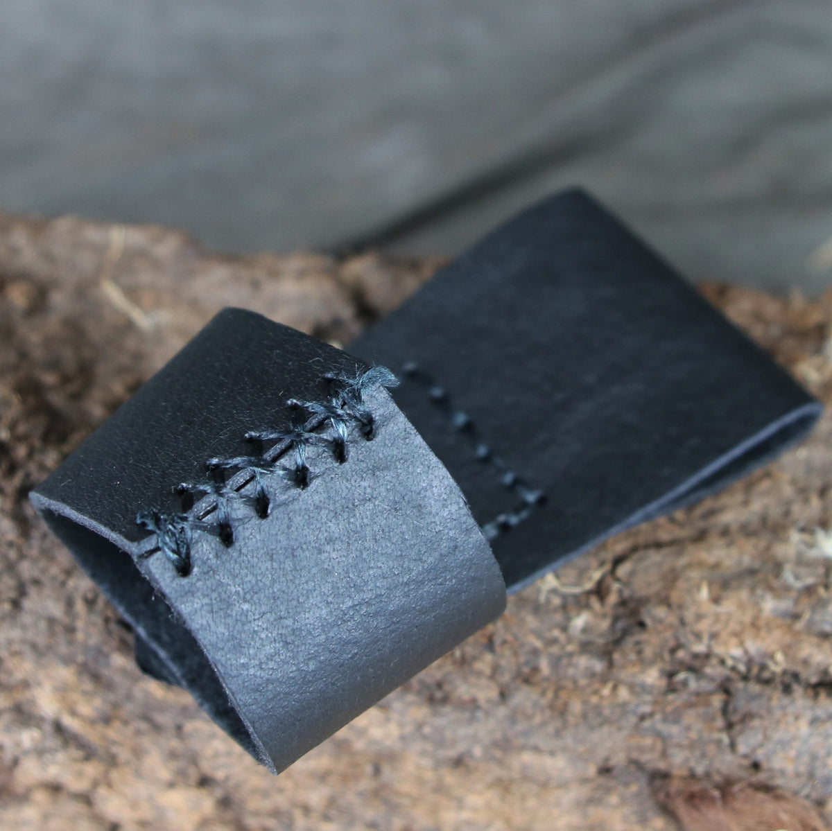 Drinking horn belt holder Louis black