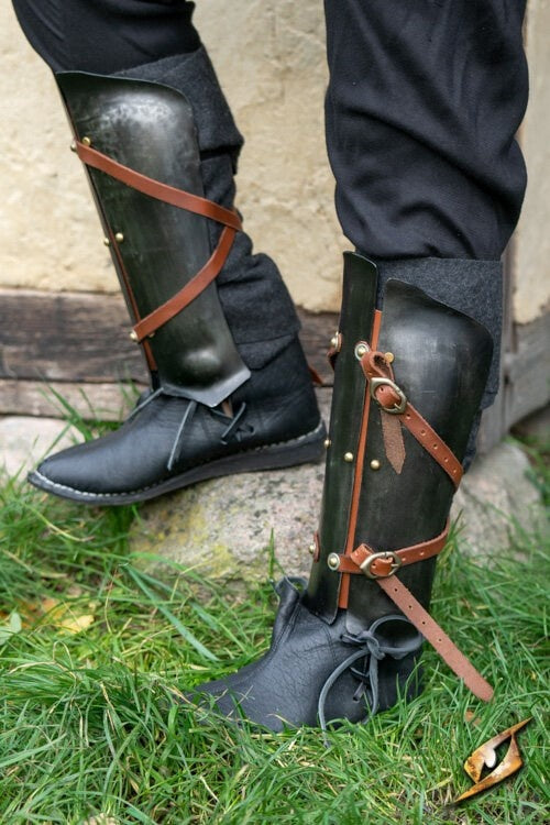 Renegade women's armour, greaves, 1 mm