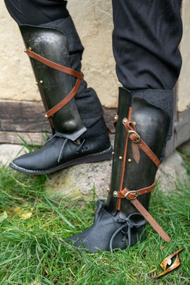 Renegade women's armour, greaves, 1 mm