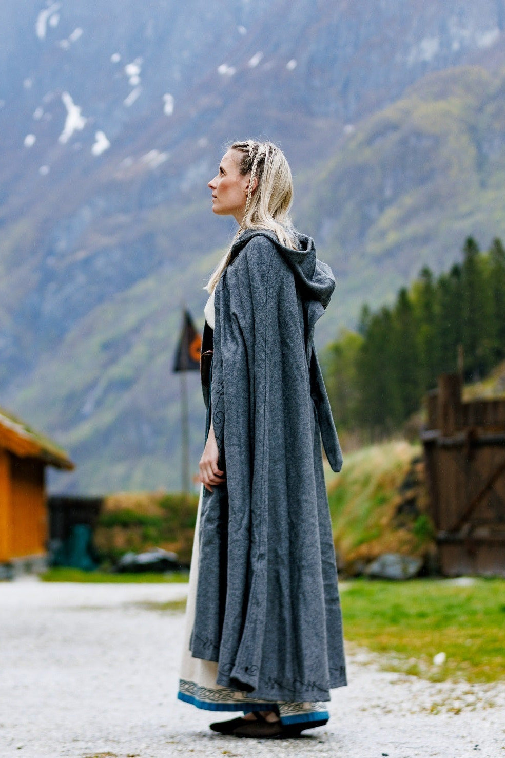 Embroidered cloak Damia with fibula, grey, wool mix