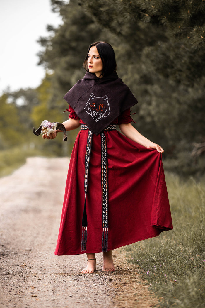 Skjoldehamm hood Halfdan with wolf, brown, wool mix