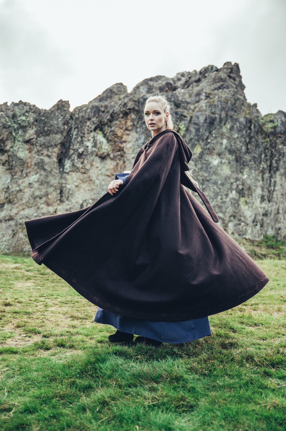 Embroidered cloak Damia, wool blend, brown