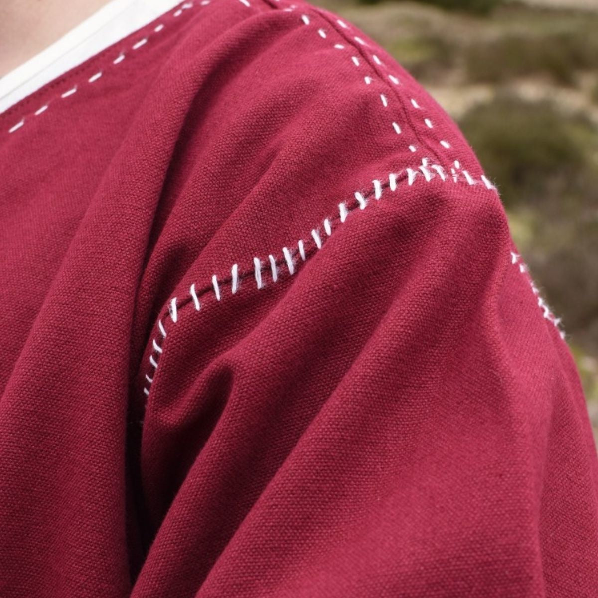 Medieval tunic Kragelund hand-stitched finish, bordeaux red