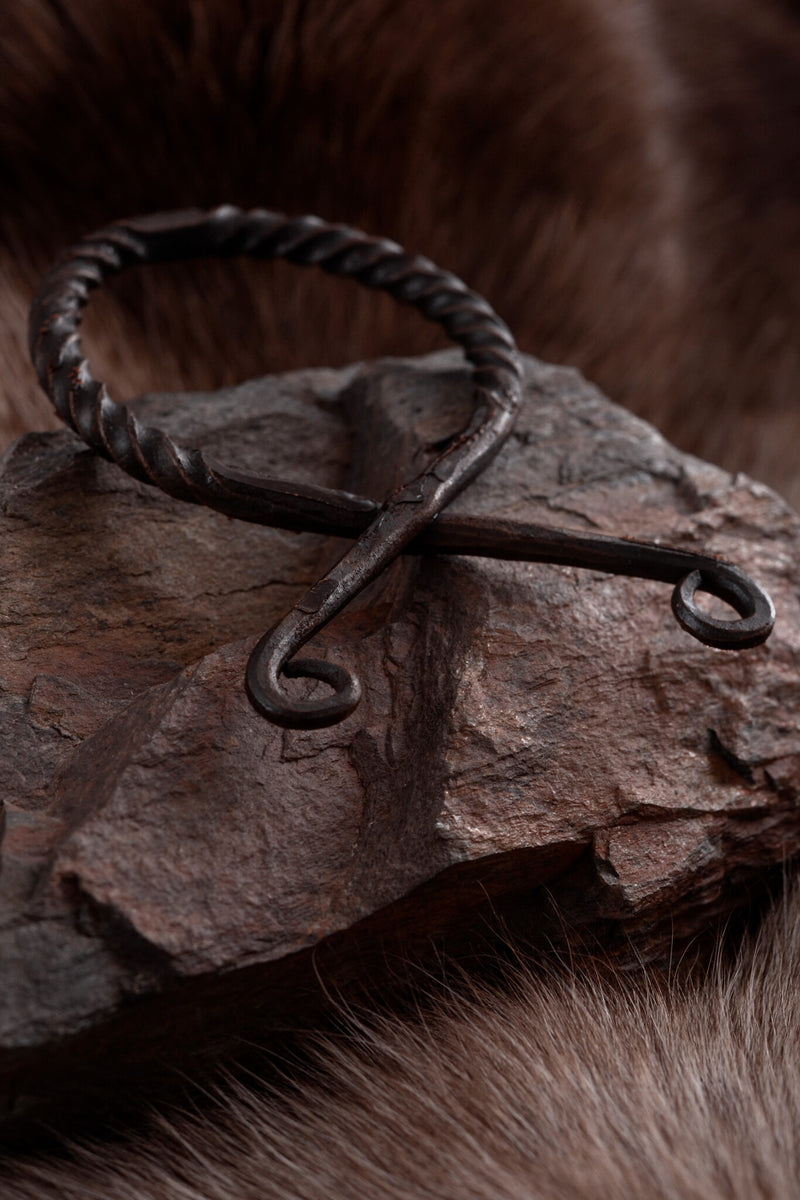 Twisted troll cross, iron