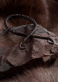 Twisted troll cross, iron