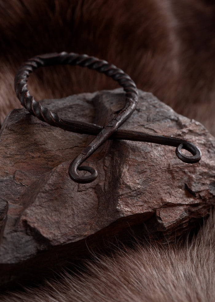Twisted troll cross, iron