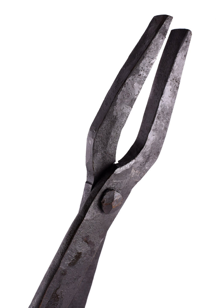 Large iron pincer