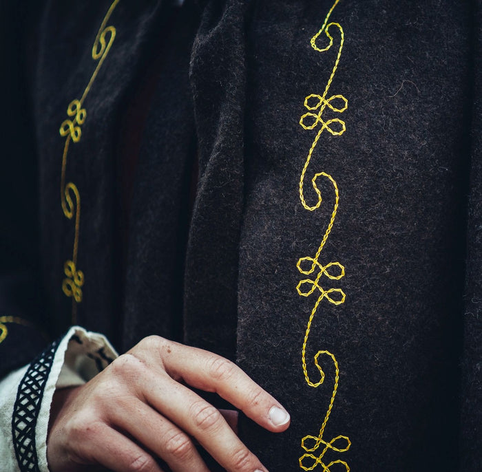 Chaperon Runa, black, wool blend